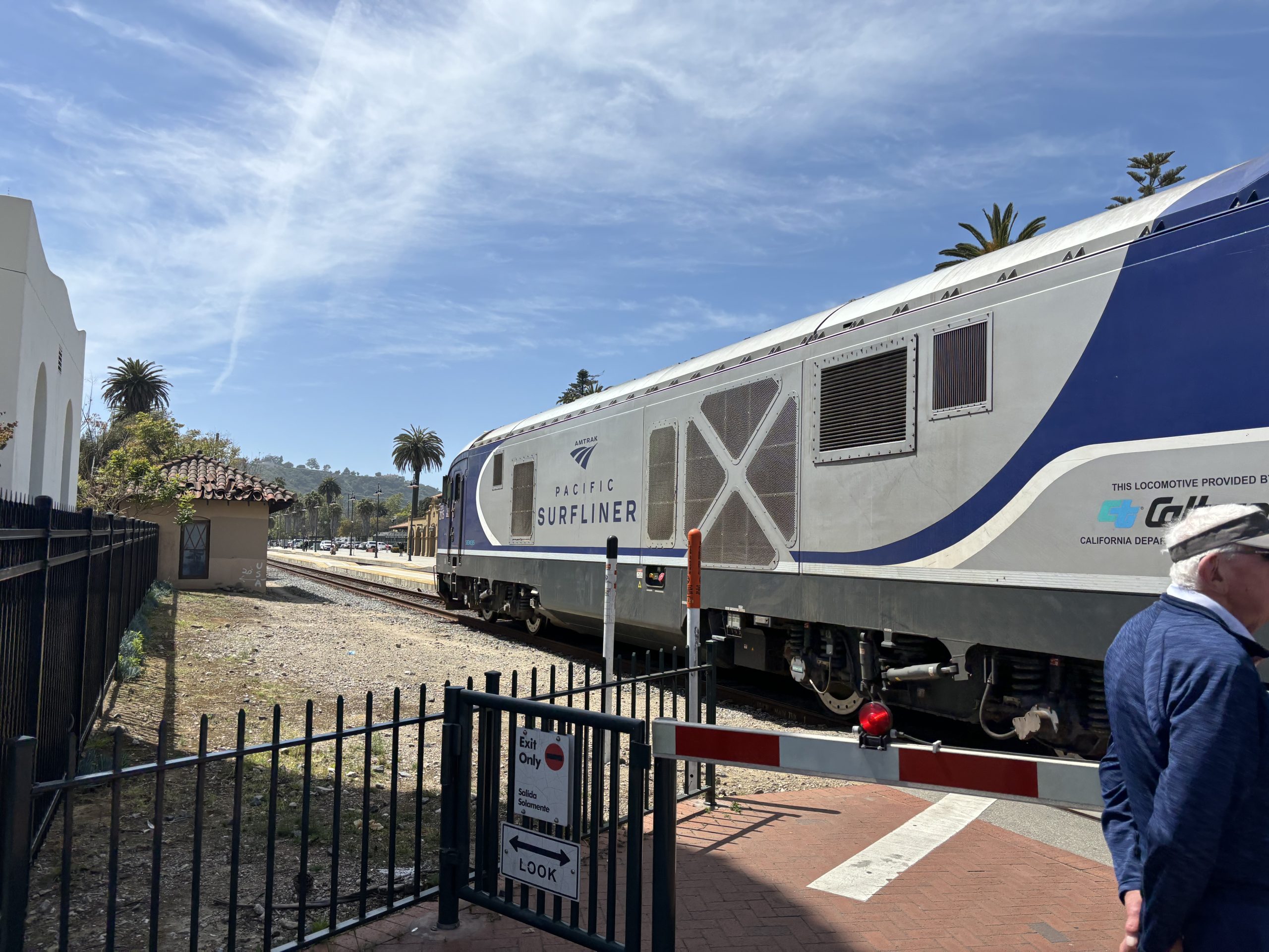 Santa Barbara Metrolink proposal scrapped; Pacific Surfliner to provide new train service instead