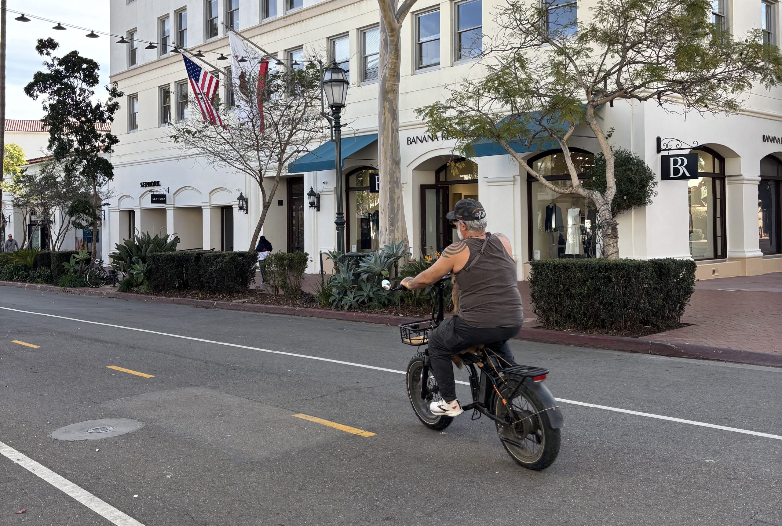 Santa Barbara City Council votes to keep cars off of downtown State Street